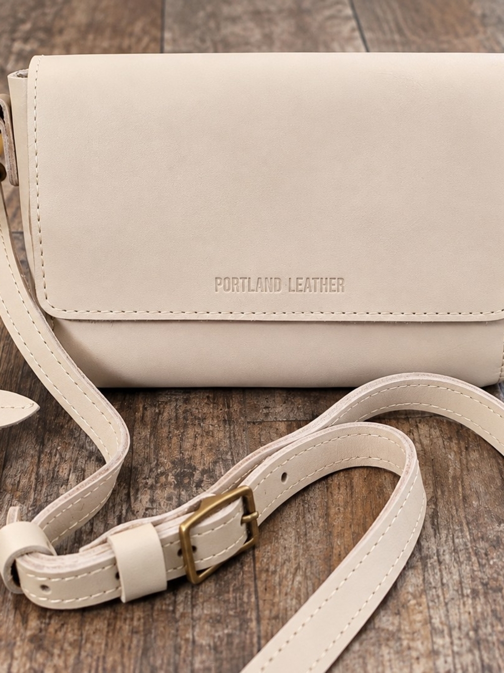 Portland Leather Women's Crossbody Bag in Cream W Dercroative Charm